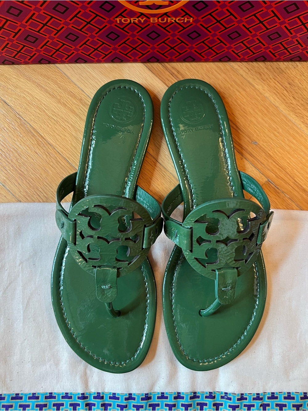 Tory Burch Arugula Green Naplak Patent Leather Miller Sandals - Picture 5 of 13
